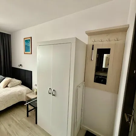 A&y Studioapartments Galeria Mokotow Modzelewskiego Apartamento *